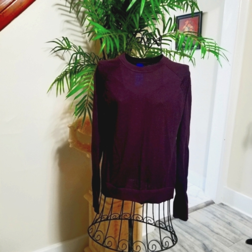 Kit and Ace  Maroon Crewneck Wome's Top. Size: Small.